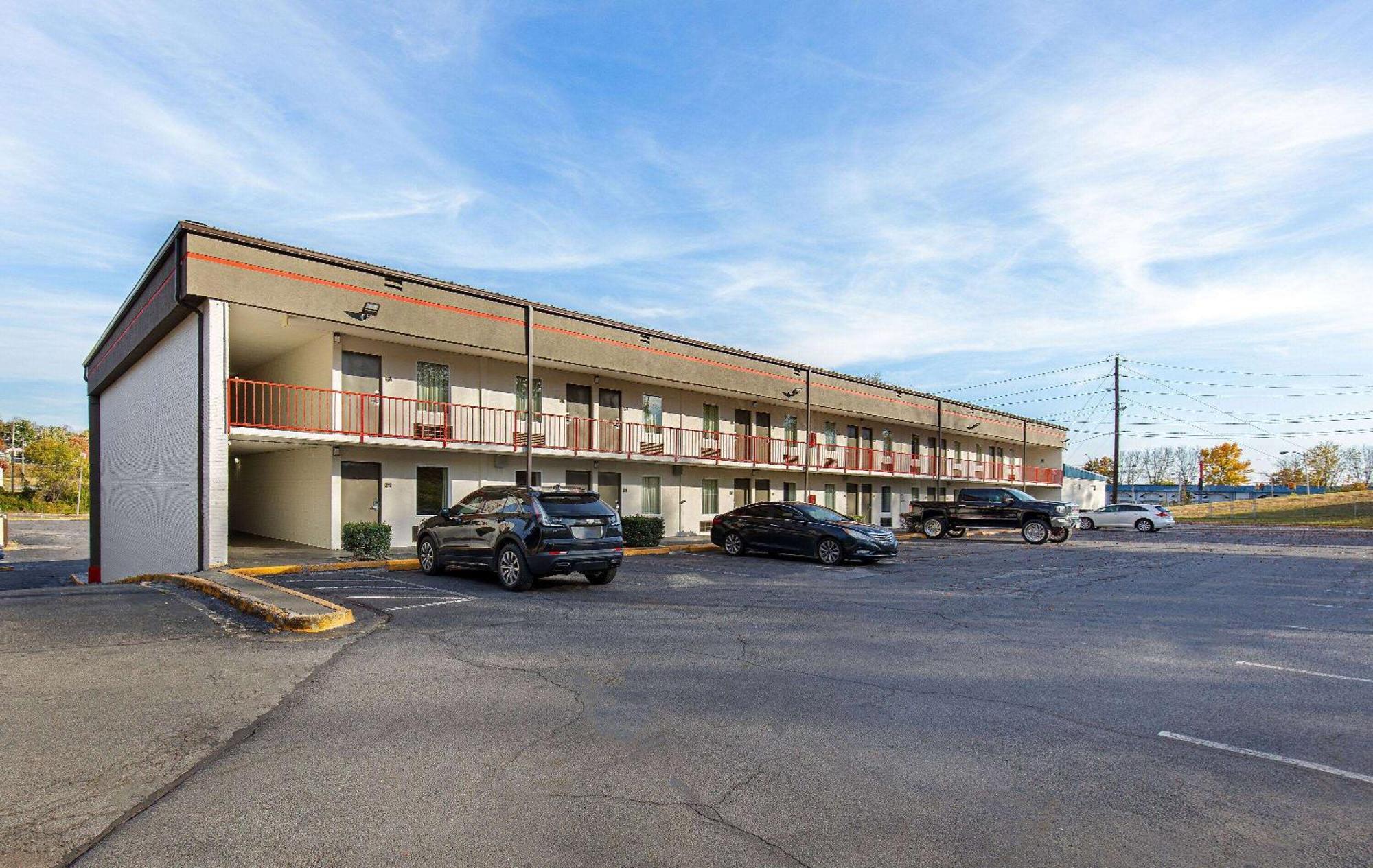 Super 8 By Wyndham Kingsport Motel Exterior photo